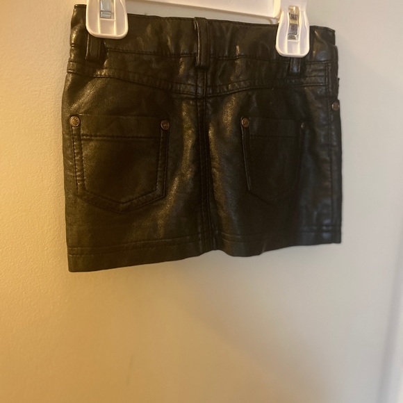 Toddler mini skirt💓 - Picture 2 of 3